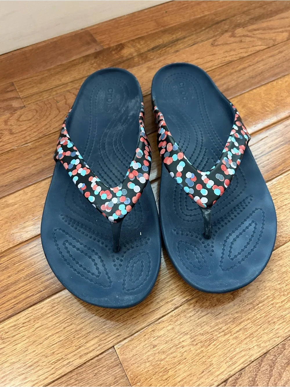 CROCS Kadee II Women's Sandals Size 8 Blue Polka Dot Graphic Thong Flip Flop